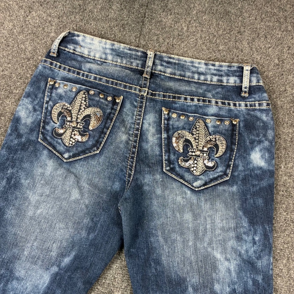 Rue21 Curvy Crops Acid Wash Blue Denim Jeans Fleur De Lis Studded Size 9/10